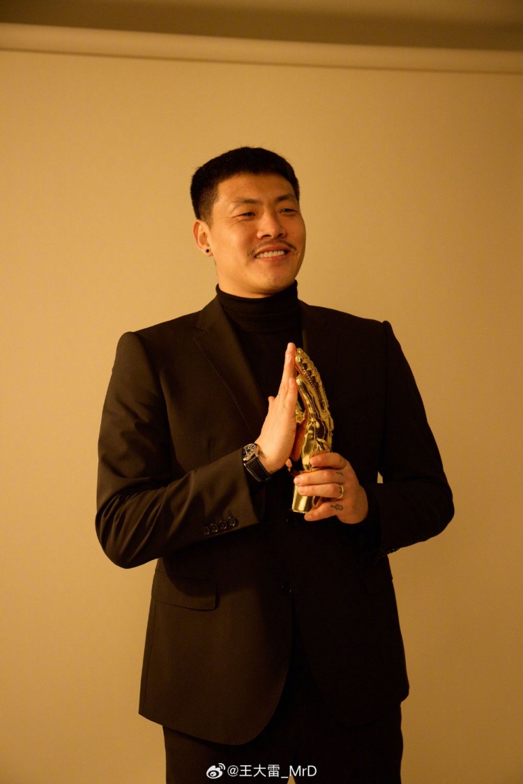  獲中國足球金手套獎，王大雷發(fā)文：既是榮譽也是鞭策自己的動力