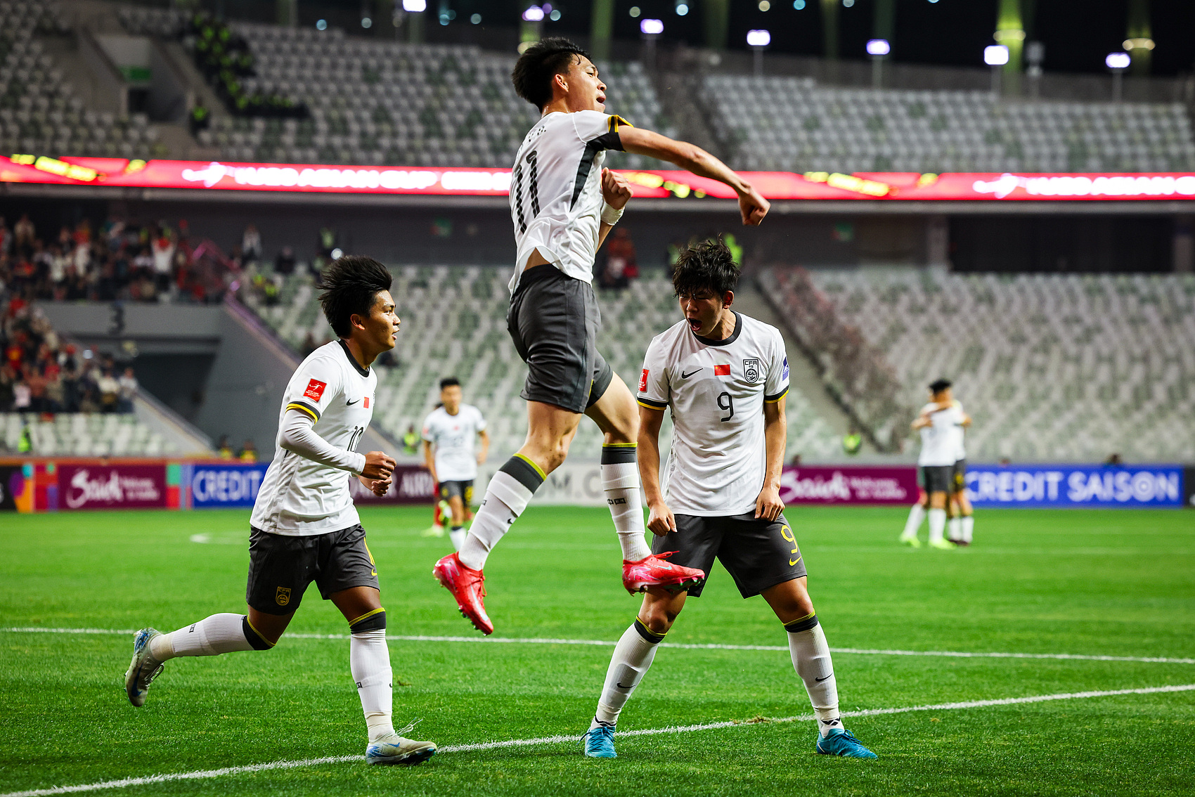  全面壓制！國青半場控球率高達(dá)7成，射門比9-3，造對方3張黃牌