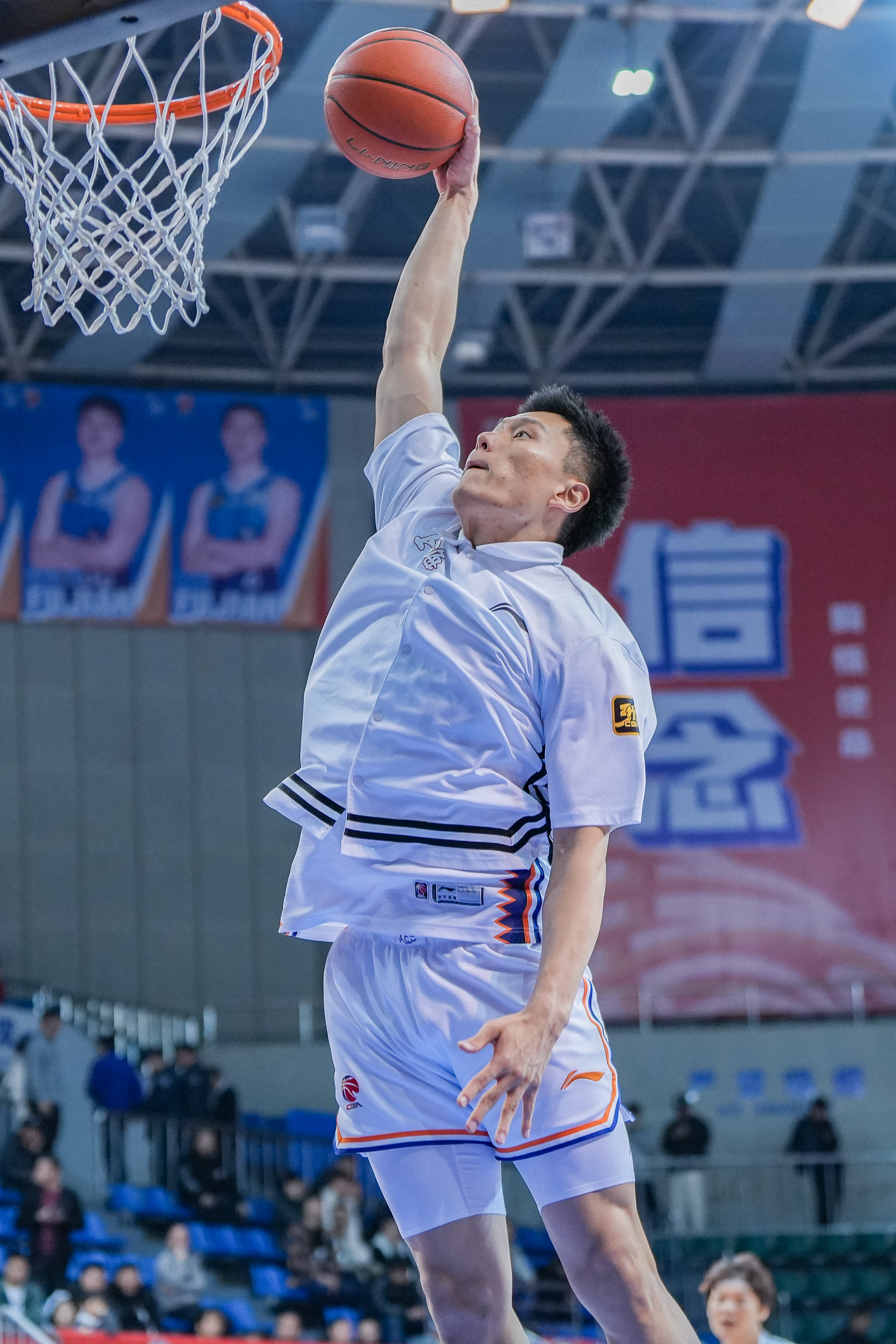  持續(xù)漲球！上海男籃“李花”組合—李弘權(quán)、李添榮