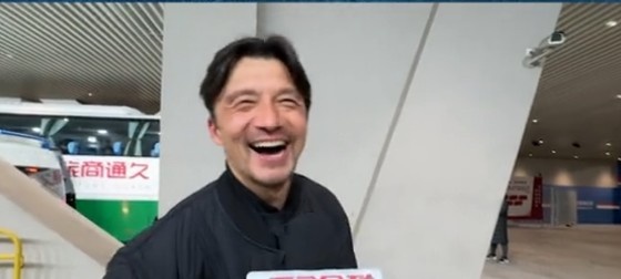  帶孩子和帶球隊(duì)哪個(gè)更累？謝暉笑言：都累，但帶孩子更累