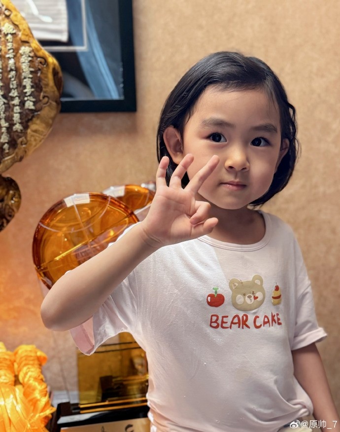  三分大賽三冠王！原帥曬三冠獎杯：完成了女兒給安排的任務(wù)！