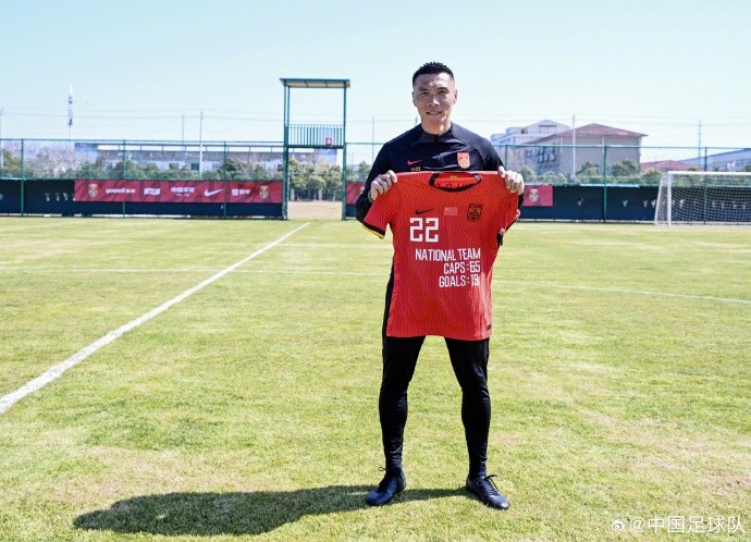  向退役的前國(guó)家隊(duì)球員于大寶表達(dá)感謝、送上祝福