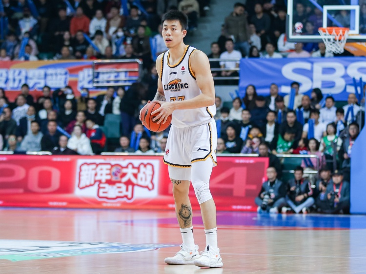  攻防俱佳！張鎮(zhèn)麟15中8拿到19分7板6助5斷2帽