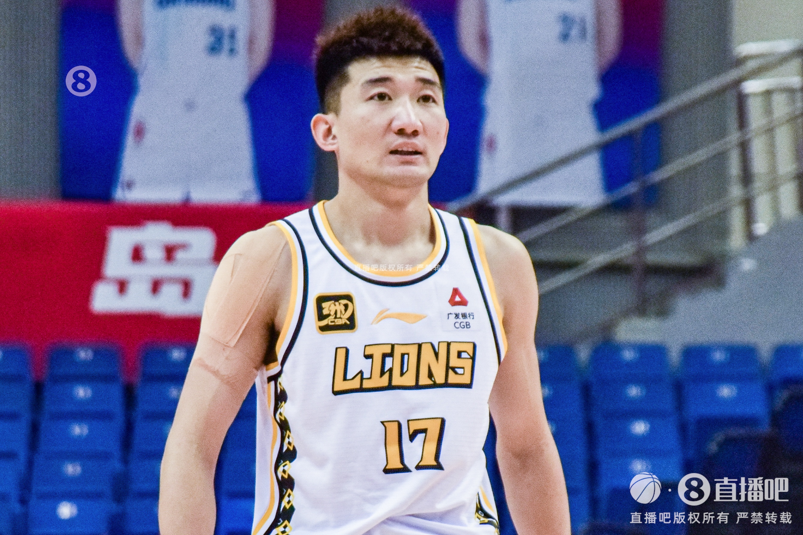  效率太低！孫銘徽15中4拿到15分4板12助2斷1帽 5次犯規(guī)