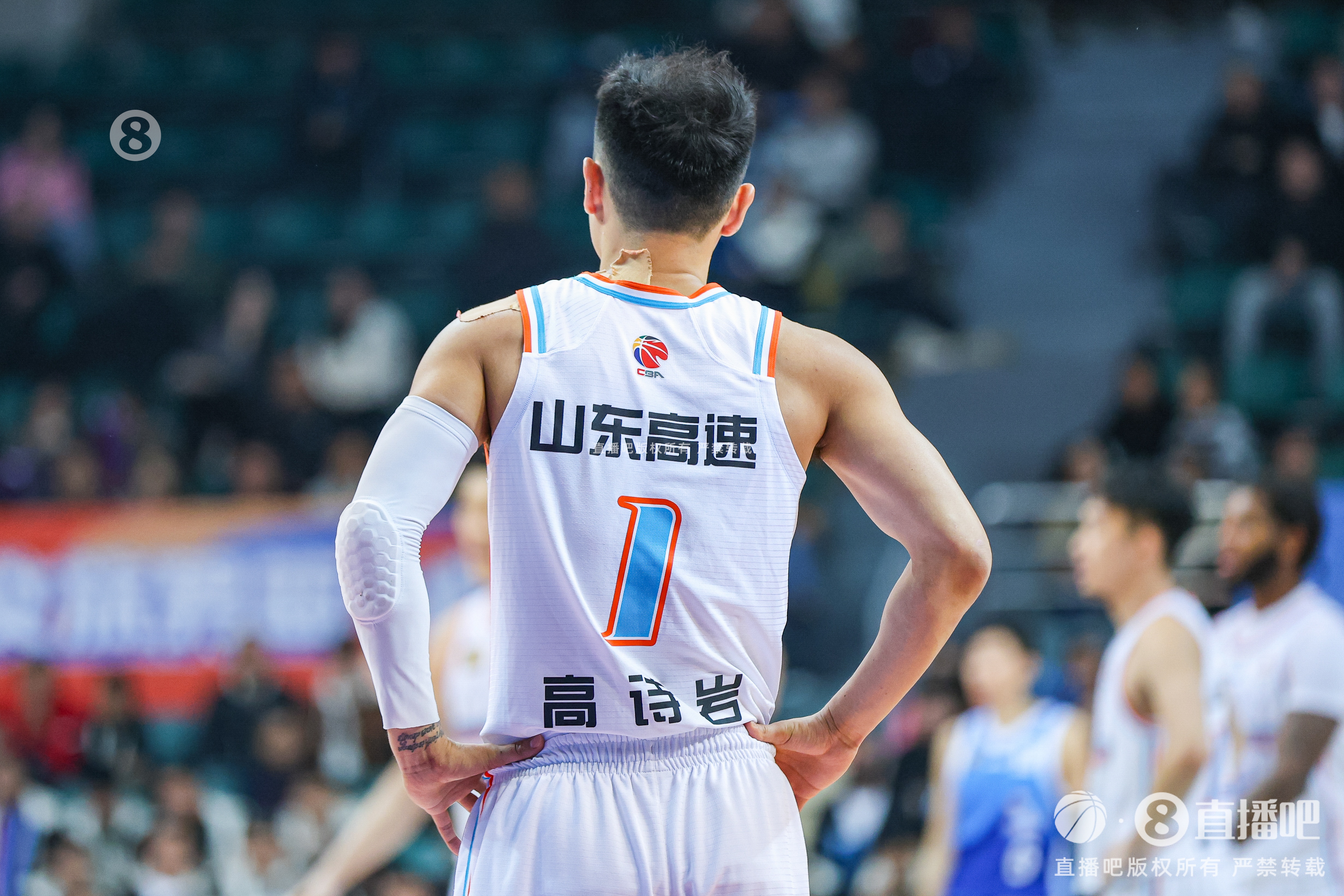  慢熱！首節(jié)山東落后四川1分 全隊(duì)首發(fā)5人單節(jié)合計(jì)僅拿到3分