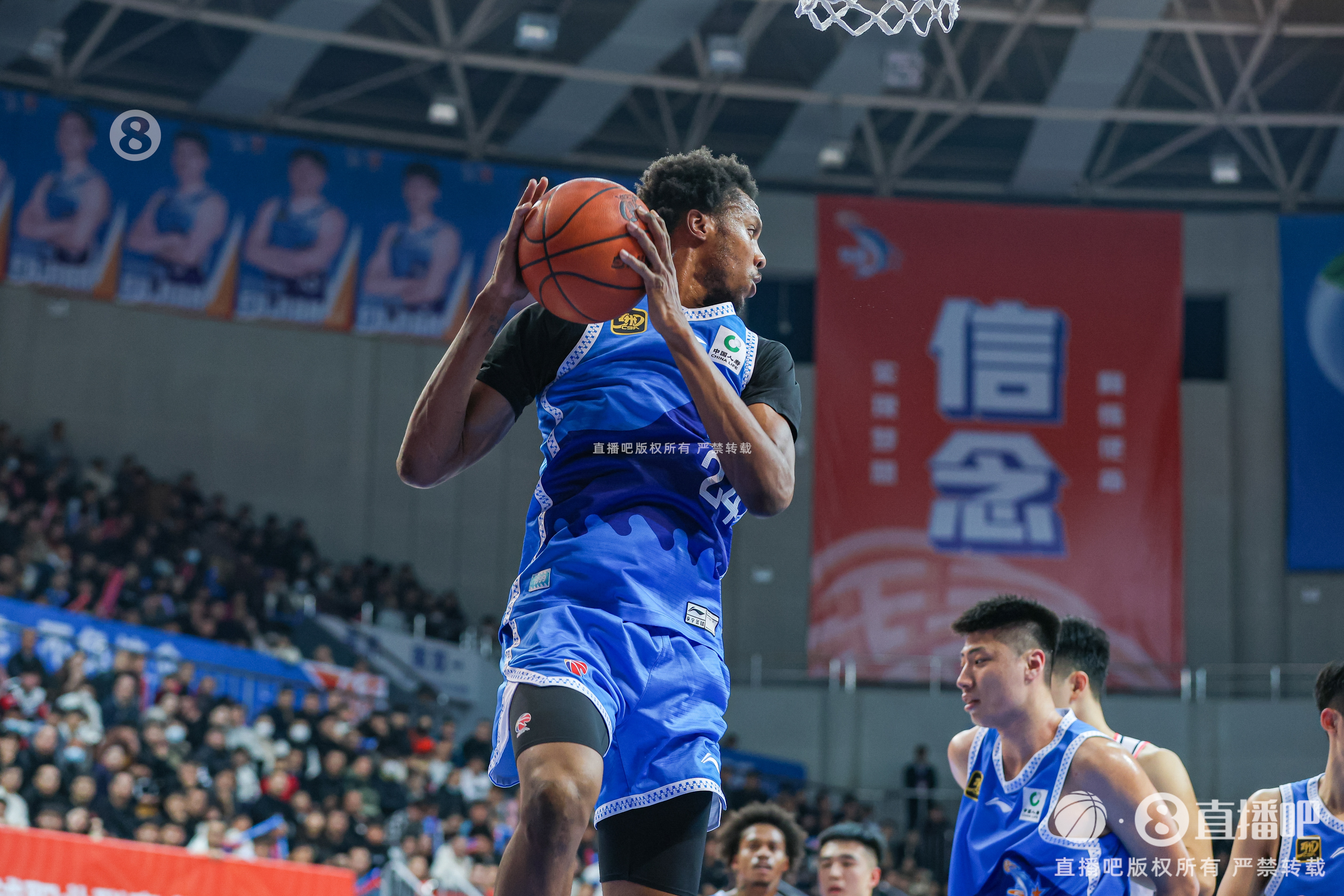  今天效率是真高！路易斯-金20中15&三分7中5怒砍41分8板4斷