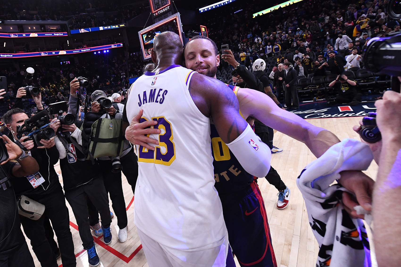  見證傳奇！詹姆斯庫里年滿36歲且同場(chǎng)均砍下35+ NBA歷史首對(duì)！
